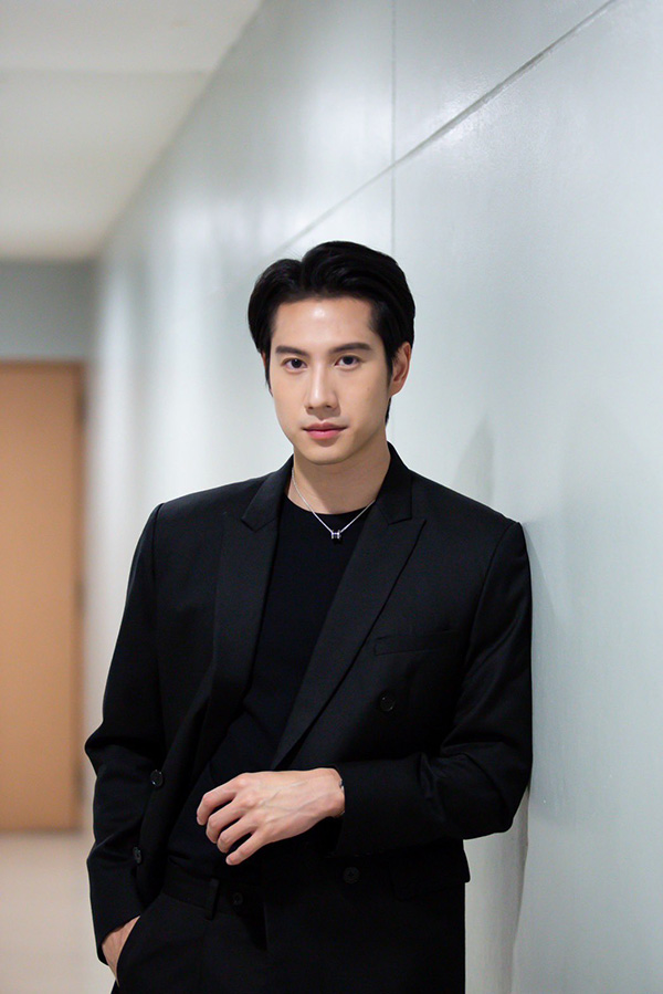 ไบร์ท รพีพงศ์