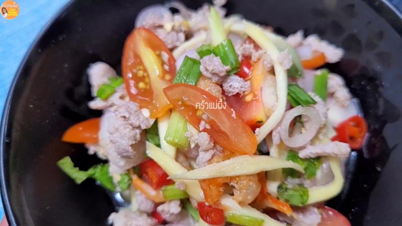 ยำผักบุ้งกรอบ