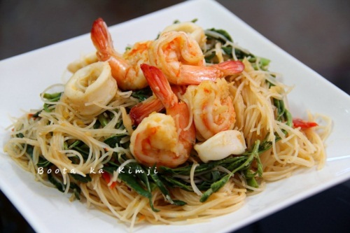 หมี่ผัดกระเฉดทะเล