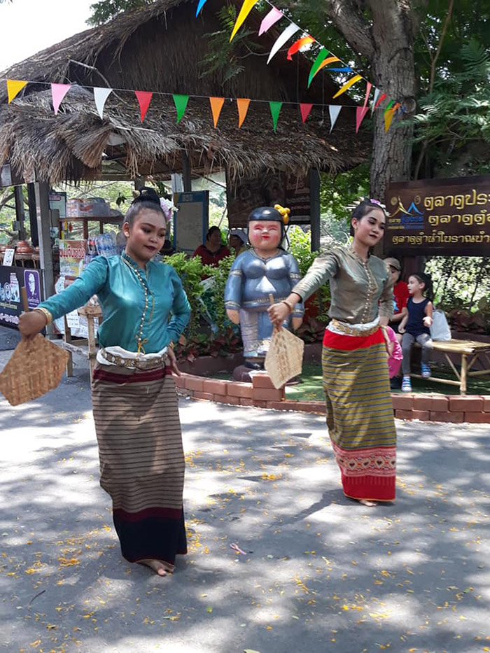 ตลาดต้าน้ำโบราณบ้านต้นตาล