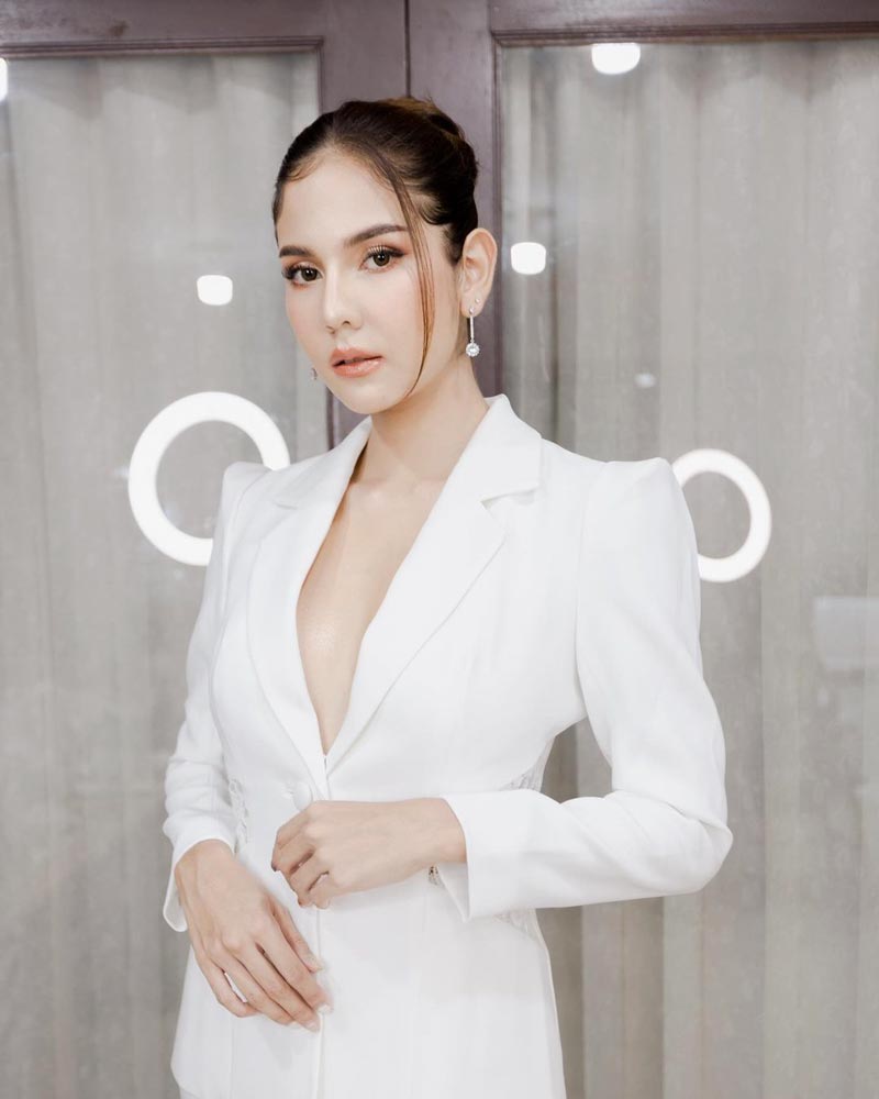 หมิว สิริลภัส