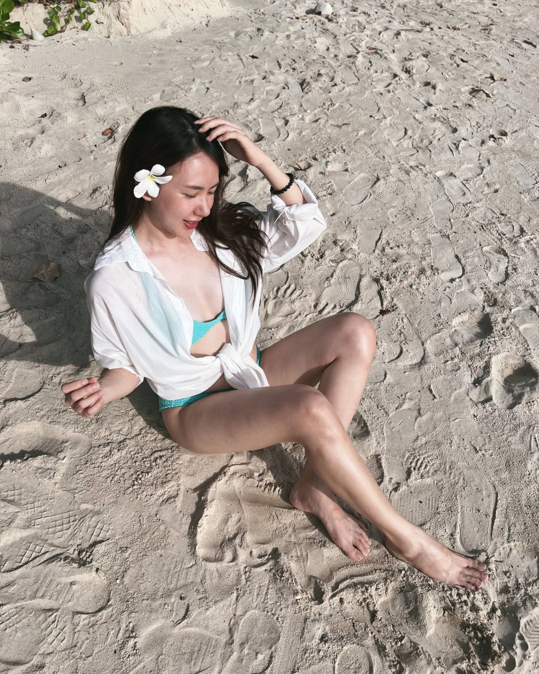 เชอรีน ณัฐจารี น้องสาวนิชคุณ 2PM ในชุดทูพีซ