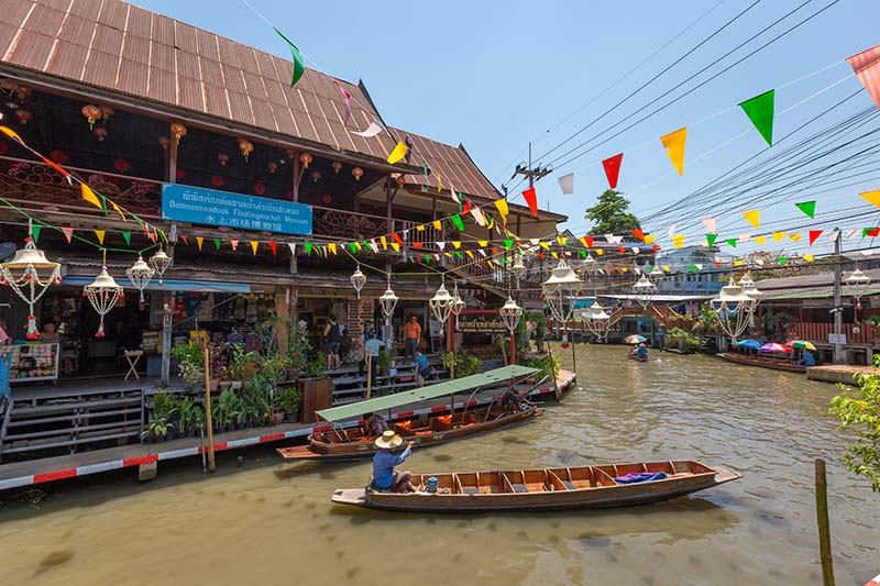 ตลาดน้ำเหล่าตั๊กลัก อยู่ใกล้ ๆ ตลาดน้ำดำเนินสะดวก ราชบุรี