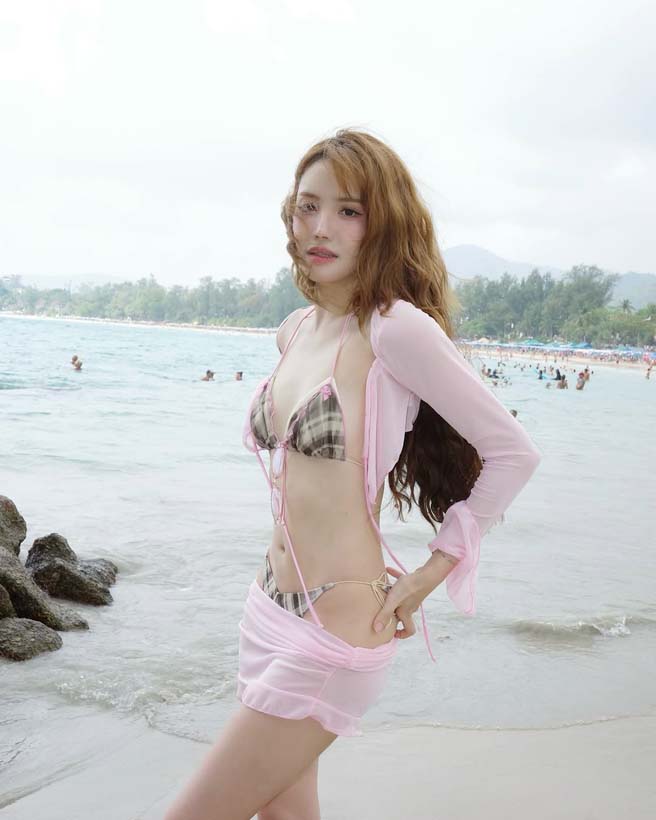 แกรนด์ กรณ์ภัสสร ไม่อ่อนโยนแล้ว ใส่บิกินี่เล่นน้ำทะเล