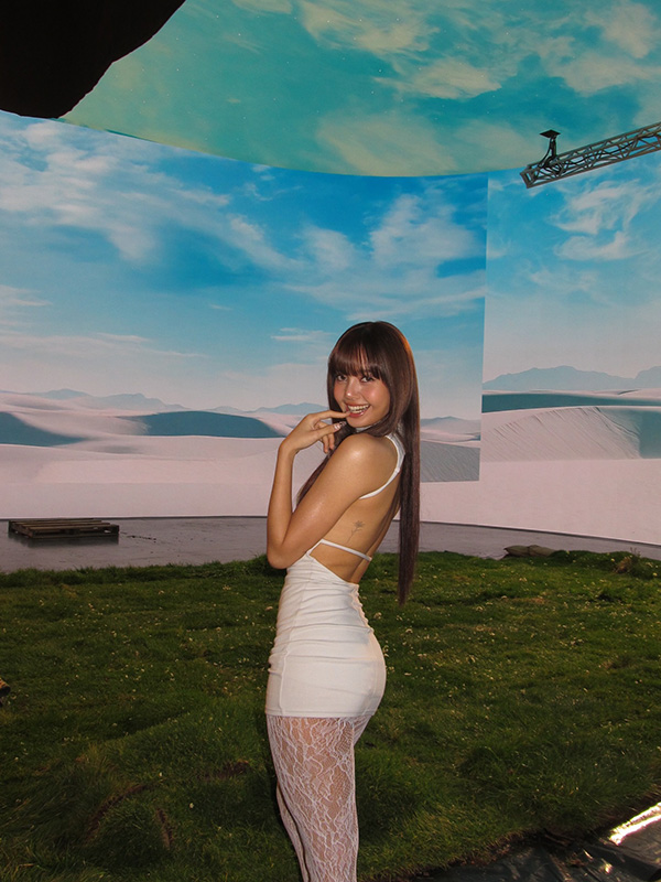 ลิซ่า อวดหุ่นแซ่บ ชุดแบรนด์ดัง LISAxKith