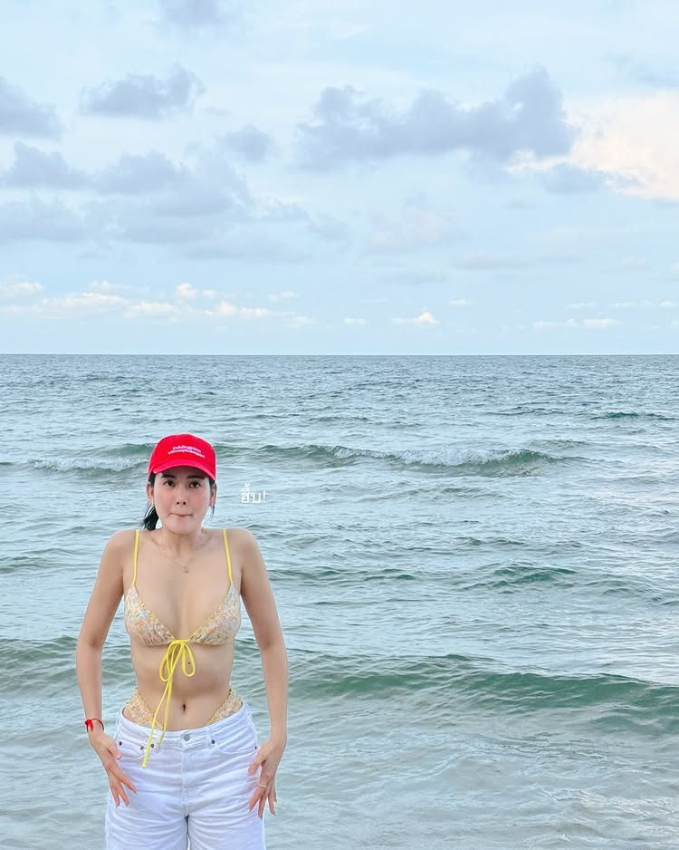 โบว์ เมลดา สงกรานต์นี้ เป็นสาวเซ็กซี่เล่นน้ำทะเล