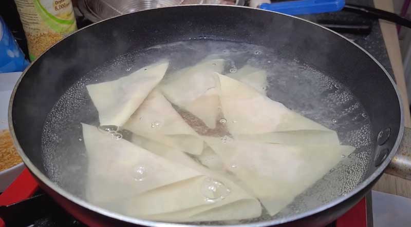 เกี๊ยวหมูเด้ง