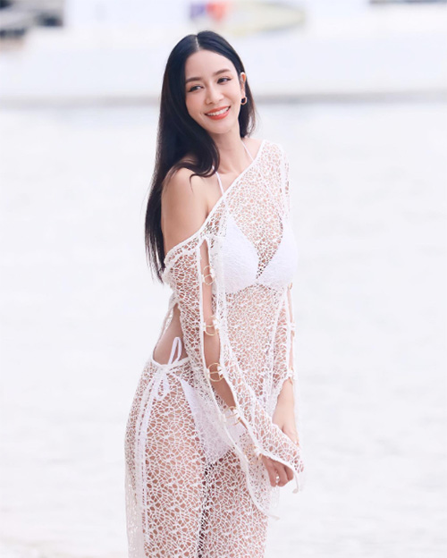 เบนซ์ ปุณยาพร ชุดว่ายน้ำ