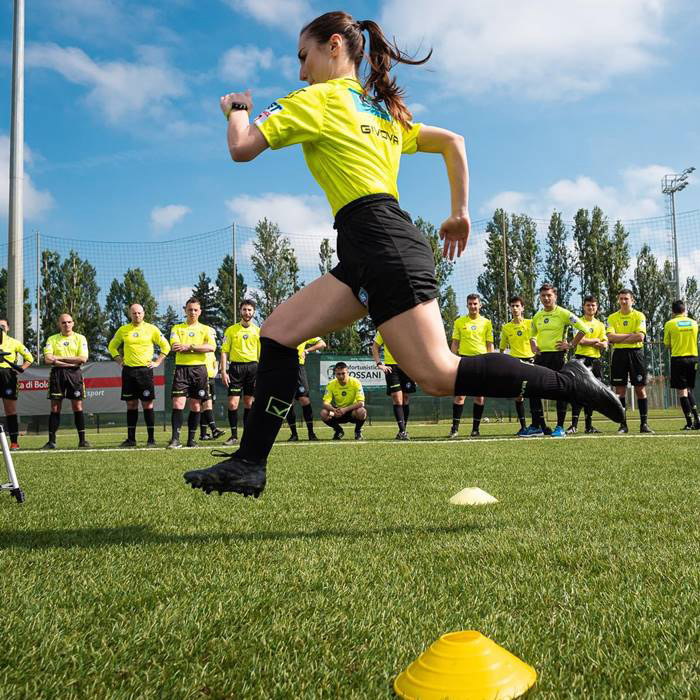 จูเลียน่า วิจิเล่ ผู้กำกับเส้นสาว ลีกรองอิตาลี