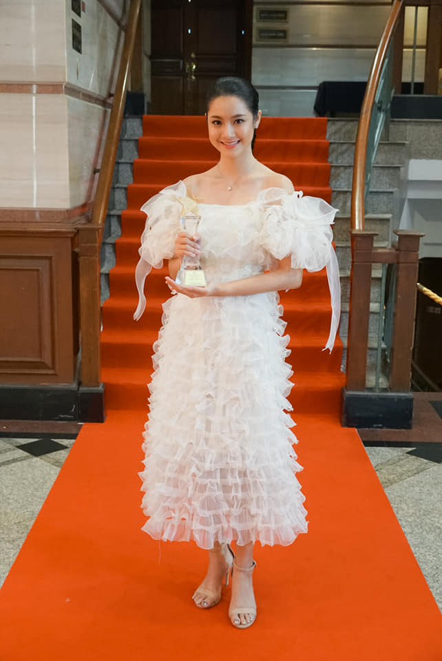 น้ำตาล ทิพนารี