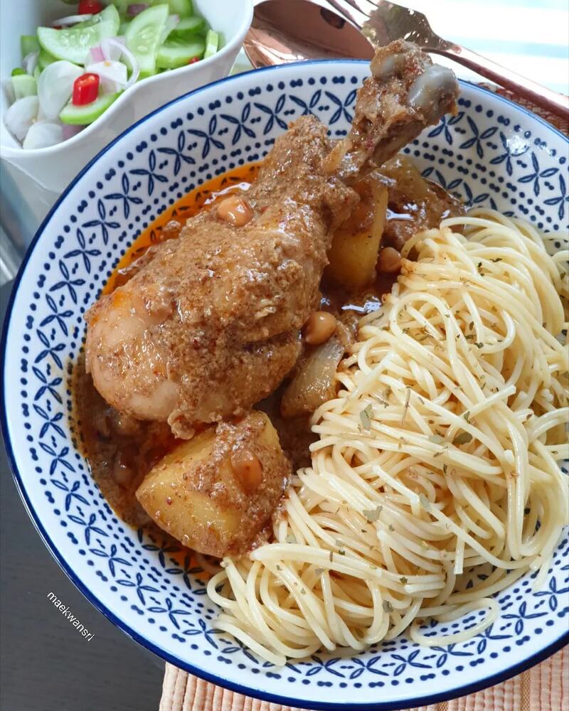 สปาเกตตีมัสมั่นไก่