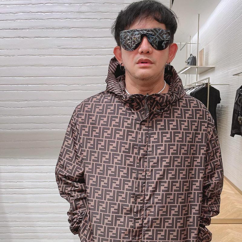 พชร์ อานนท์