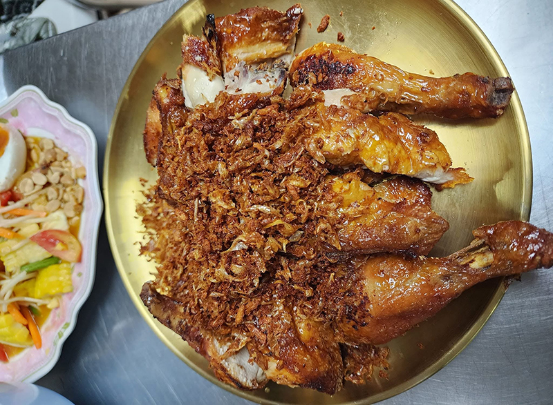 ร้านอาหารเช้ารอบสวนลุมพินี ไก้ทอดเจ๊กี