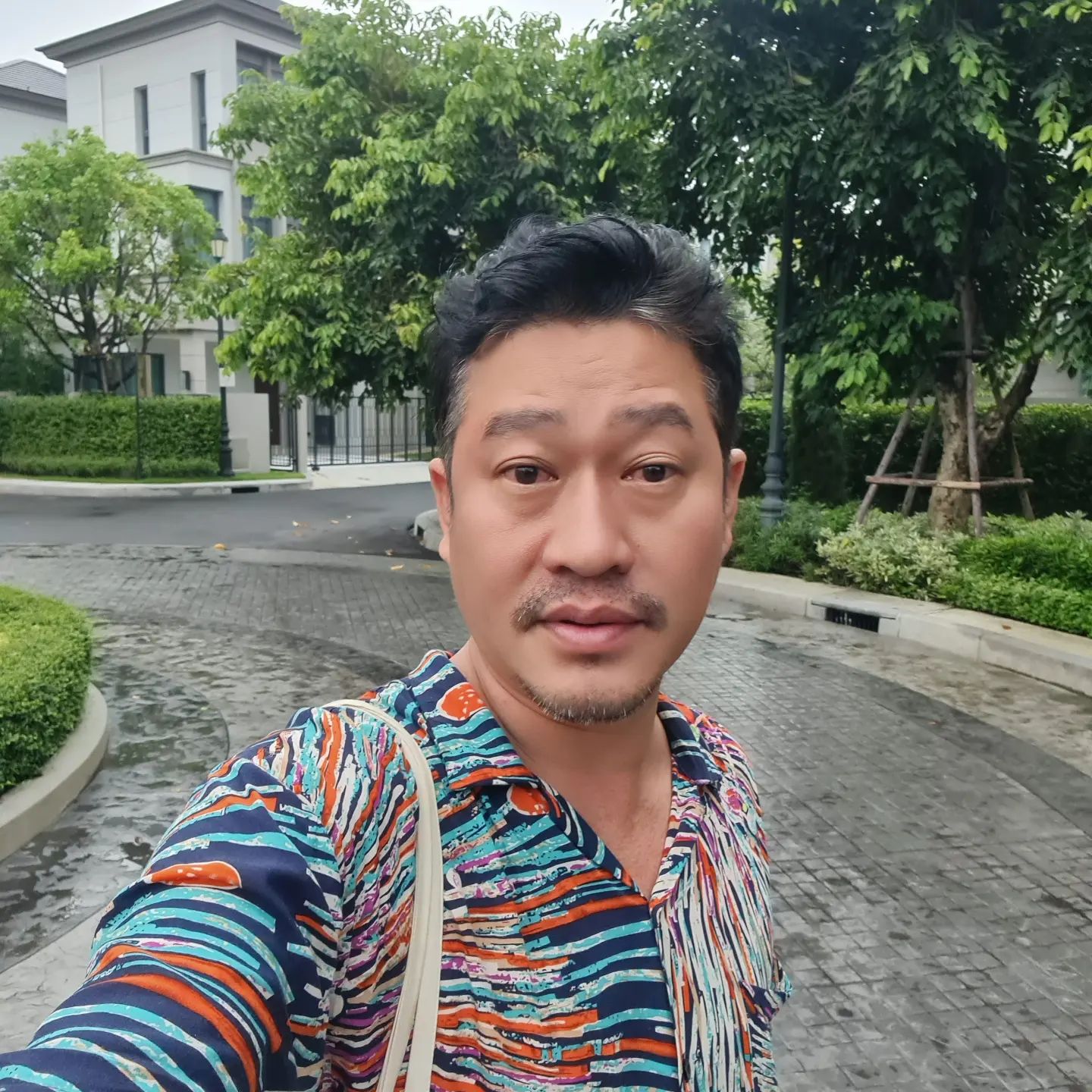 เอ สุรพันธ์