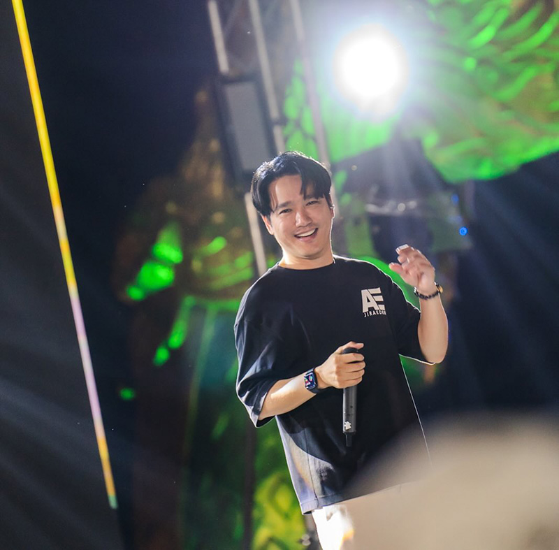 เอ๊ะ จิรากร