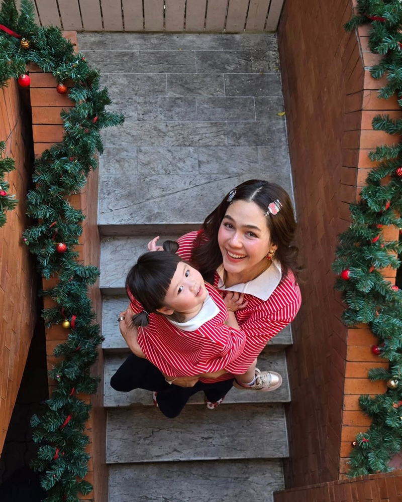 ชมพู่ อารยา และลูกสาว