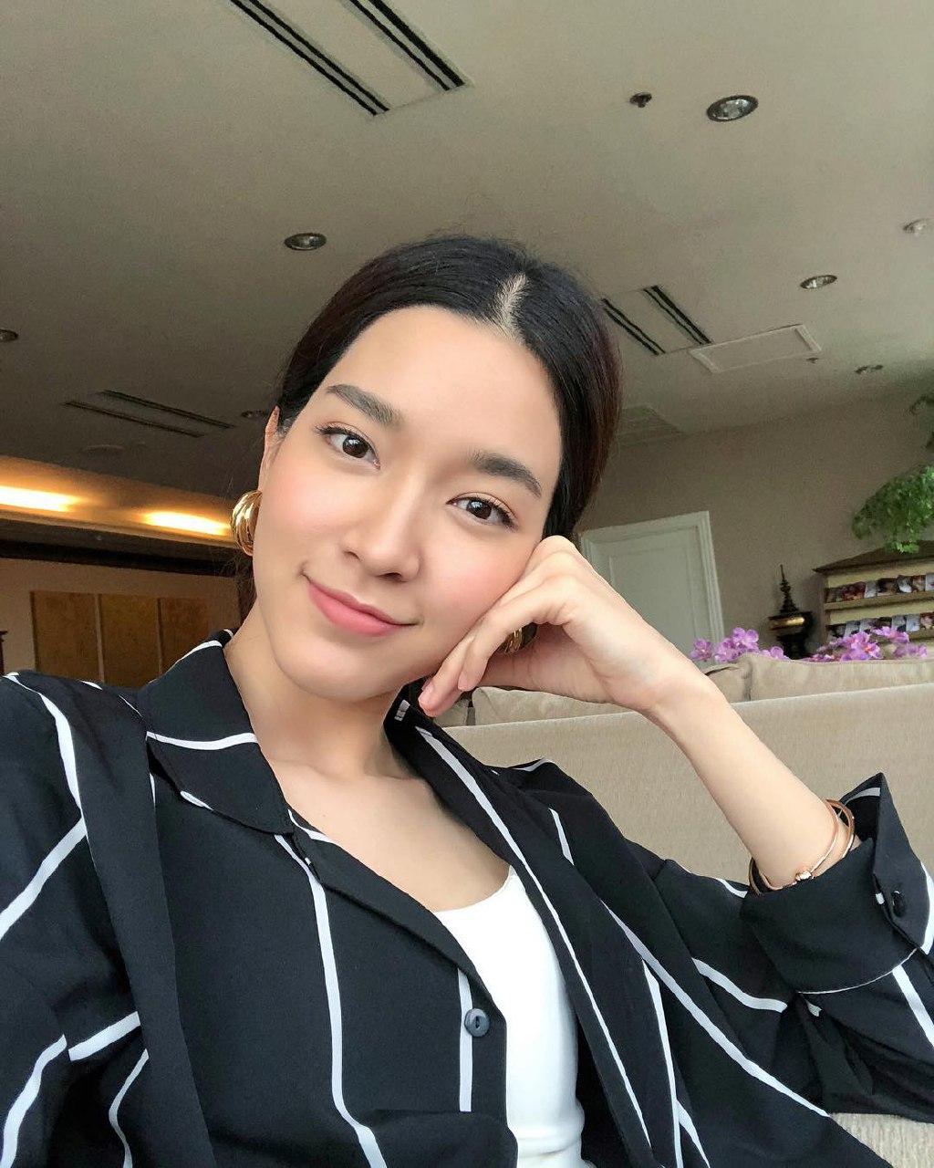 โม มนชนก