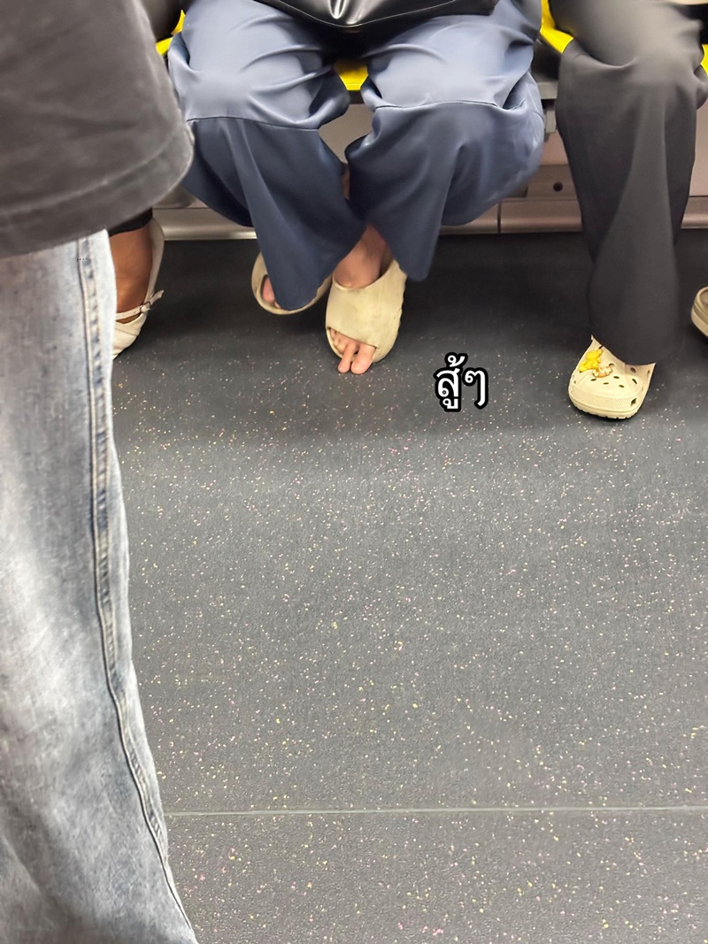 ขึ้นรถไฟฟ้า