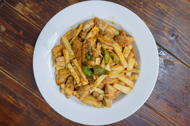 ไก่ผัดเผ็ดยอดมะพร้าวอ่อน ของคาว เมนูจากมะพร้าว เมนูอาหาร สูตรขนม สูตรเครื่องดื่ม