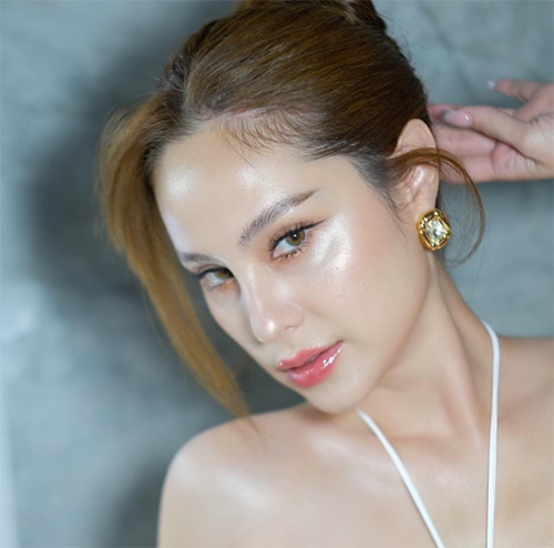 ขวัญ อุษามณี แต่งหน้า