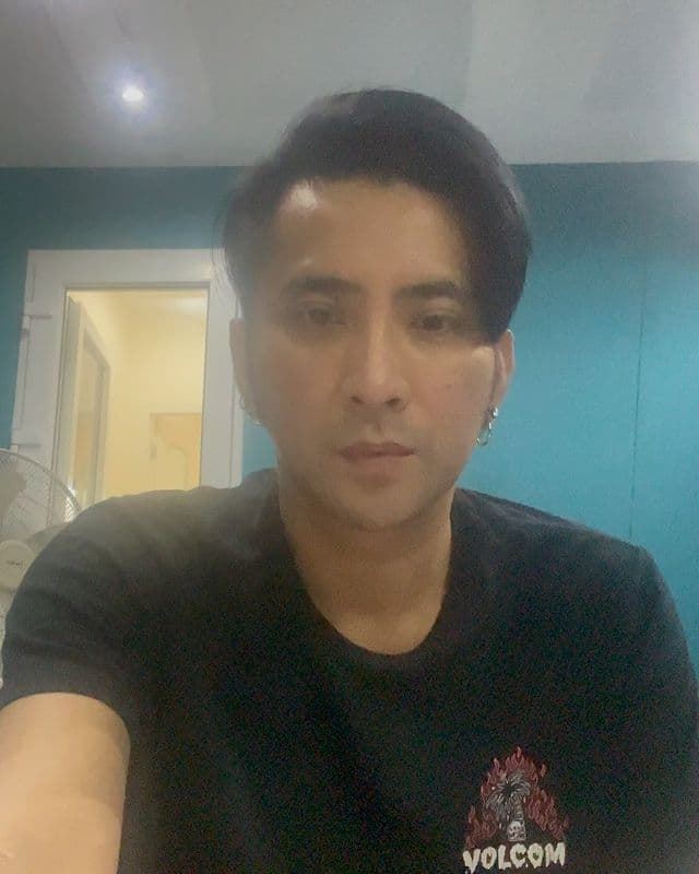 บอล เชิญยิ้ม