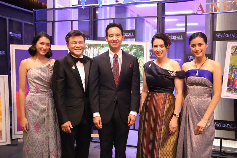 แอฟ ทักษอร ทิม พิธา ลิ้มเจริญรัตน์