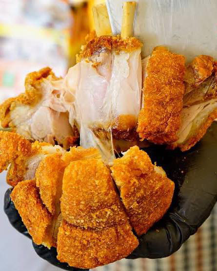 ร้านหมูกรอบชาชู