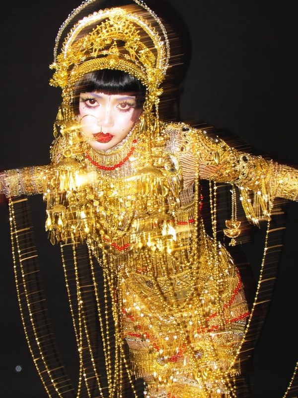 ลิซ่า แต่งเป็น Jibaro ไซเรนสาวรับฮาโลวีน