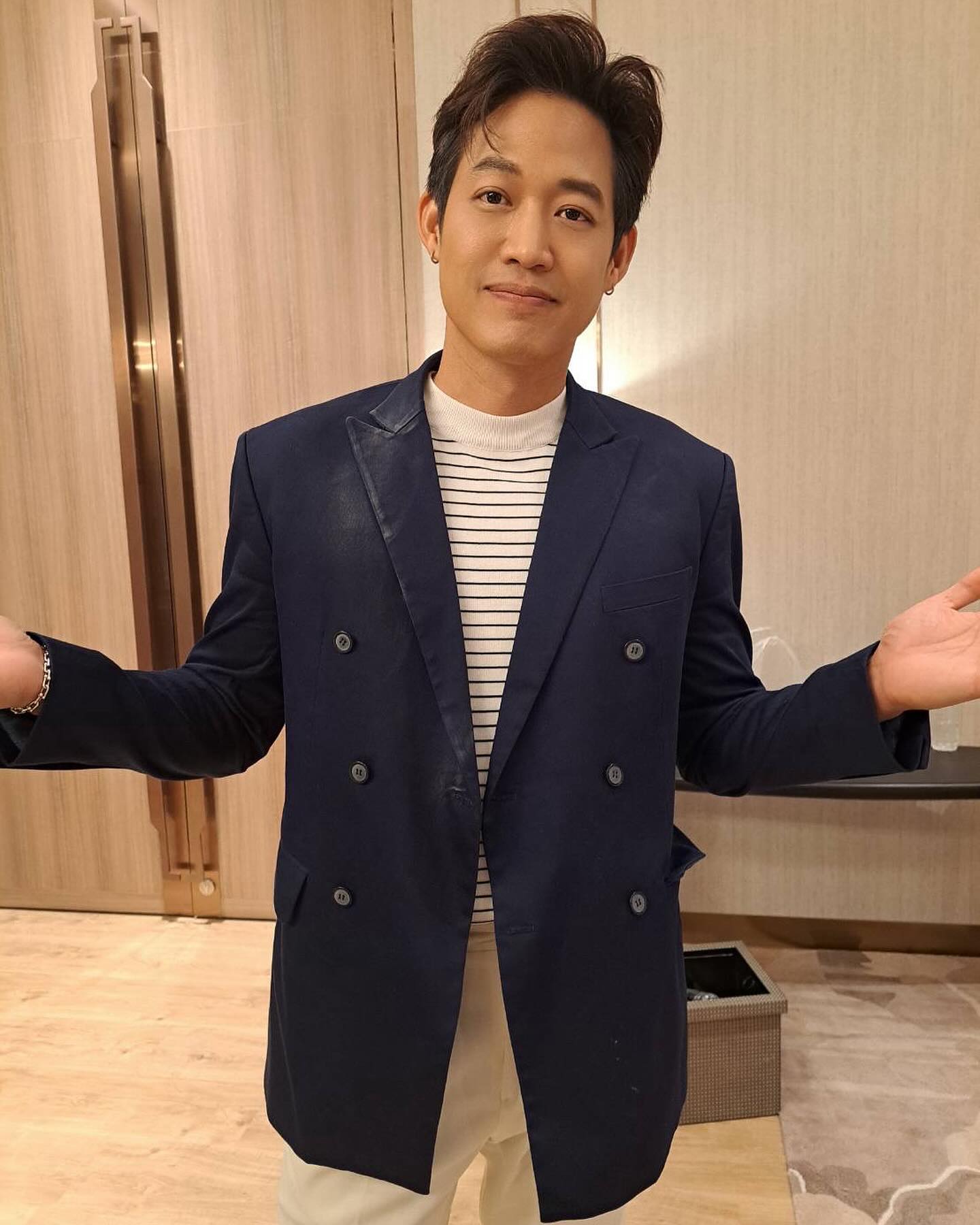 ตู่ ภพธร 