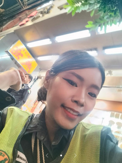 น้องมีน พนักงานกวาดถนน เจ้าของรอยยิ้มสวย ๆ ที่กลายเป็นไวรัลดัง