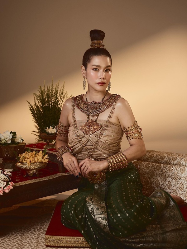 กบ พิมลรัตน์ แต่งชุดไทย สุริโยไท