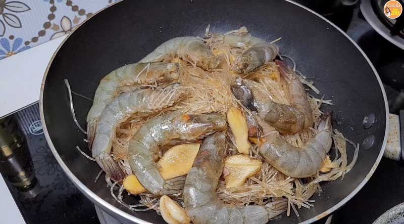 กุ้งอบวุ้นเส้น