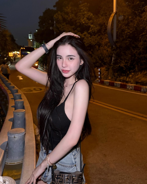 ขนม ศศิกานต์ อดีตภรรยา ครูเต้ย อภิวัฒน์ สาวสวยดีกรีดาวมหาวิทยาลัย ที่เพิ่งเปิดตัวรักใหม่