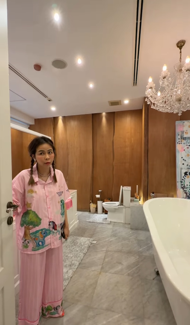 ห้องน้ำ พลอย ชวพร