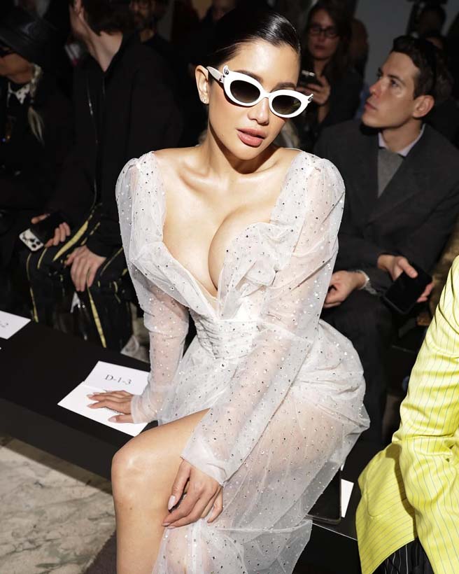 ปู ไปรยา ลุคฟรอนต์โรว์ เฉิดฉายสะดุด หลังร่วมชมแฟชั่นโชว์ 