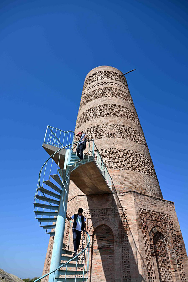 ภาพหอคอยบูรานา มรดกโลกเปี่ยมมนตร์ขลังในคีร์กีซสถาน