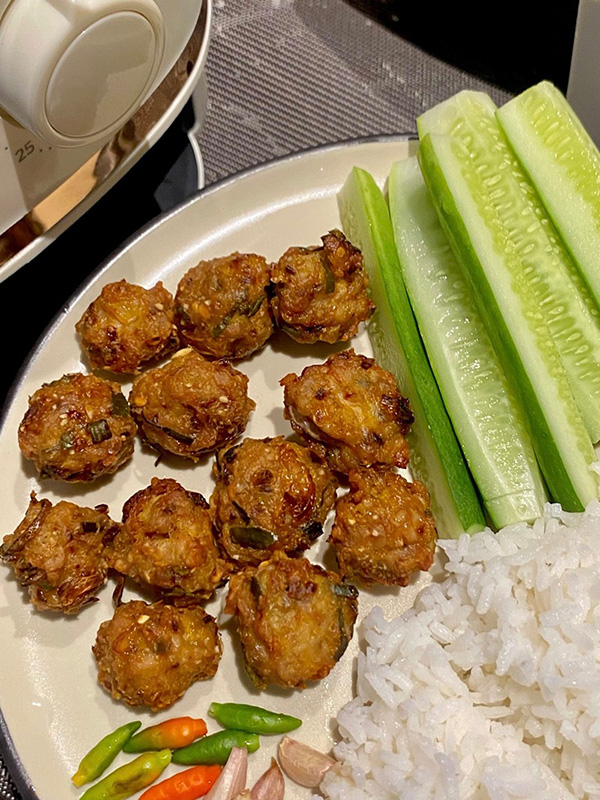 ลาบอกไก่ทอด เมนูไก่ อาหารไทย สูตรอาหาร