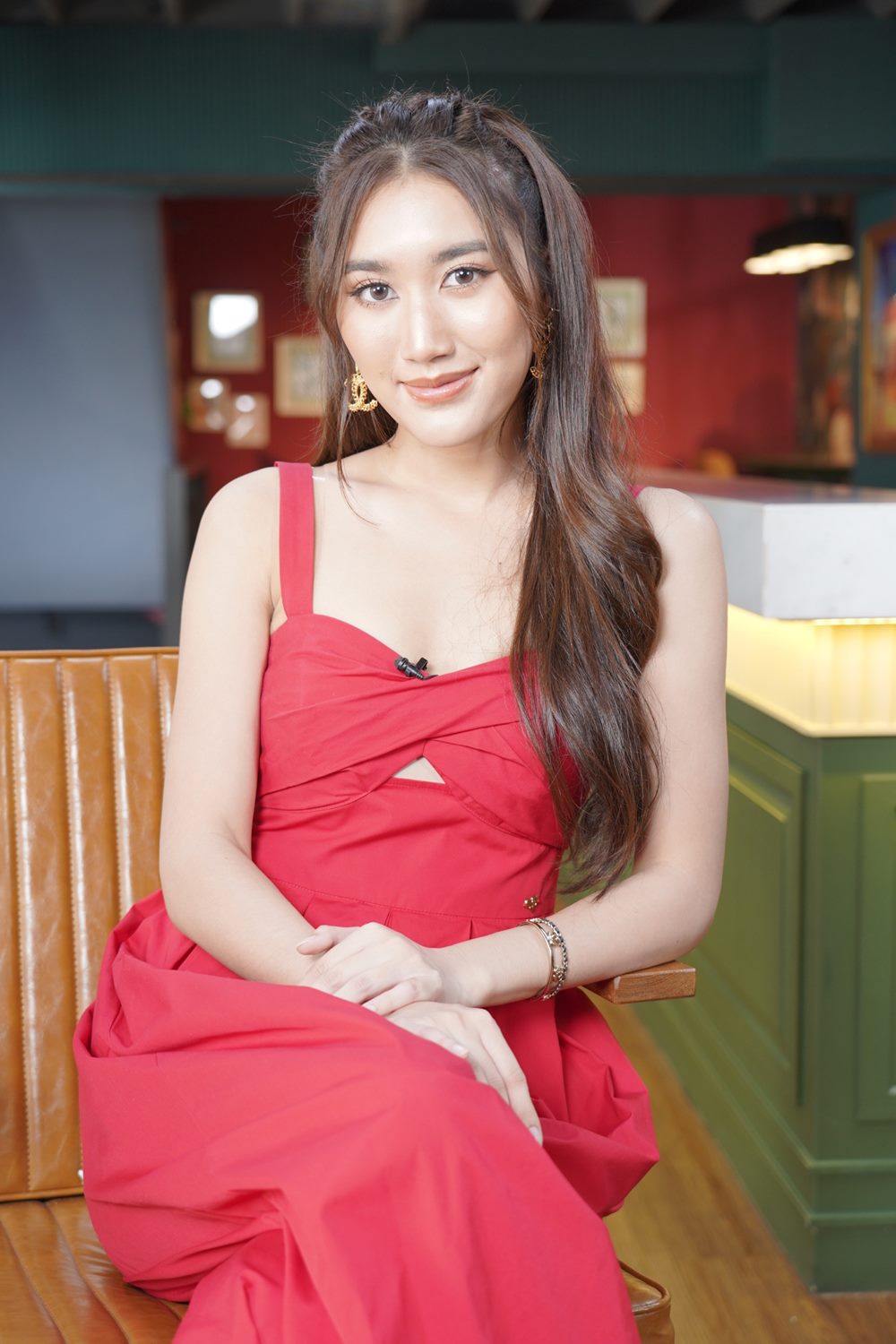 เบส รักษ์วนีย์