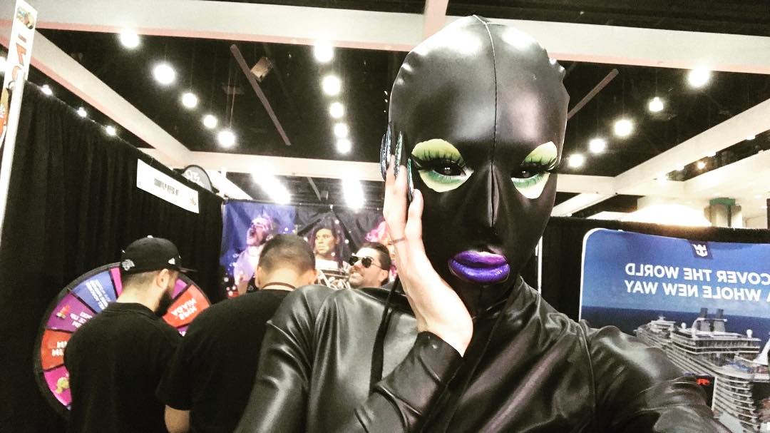 ศัลยกรรมเป็นเอเลี่ยน