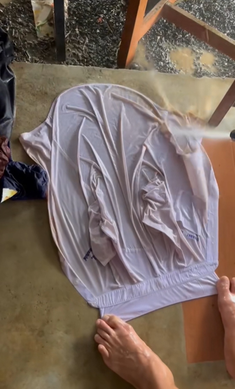 เสื้อขาว