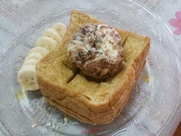 ขนมปัง