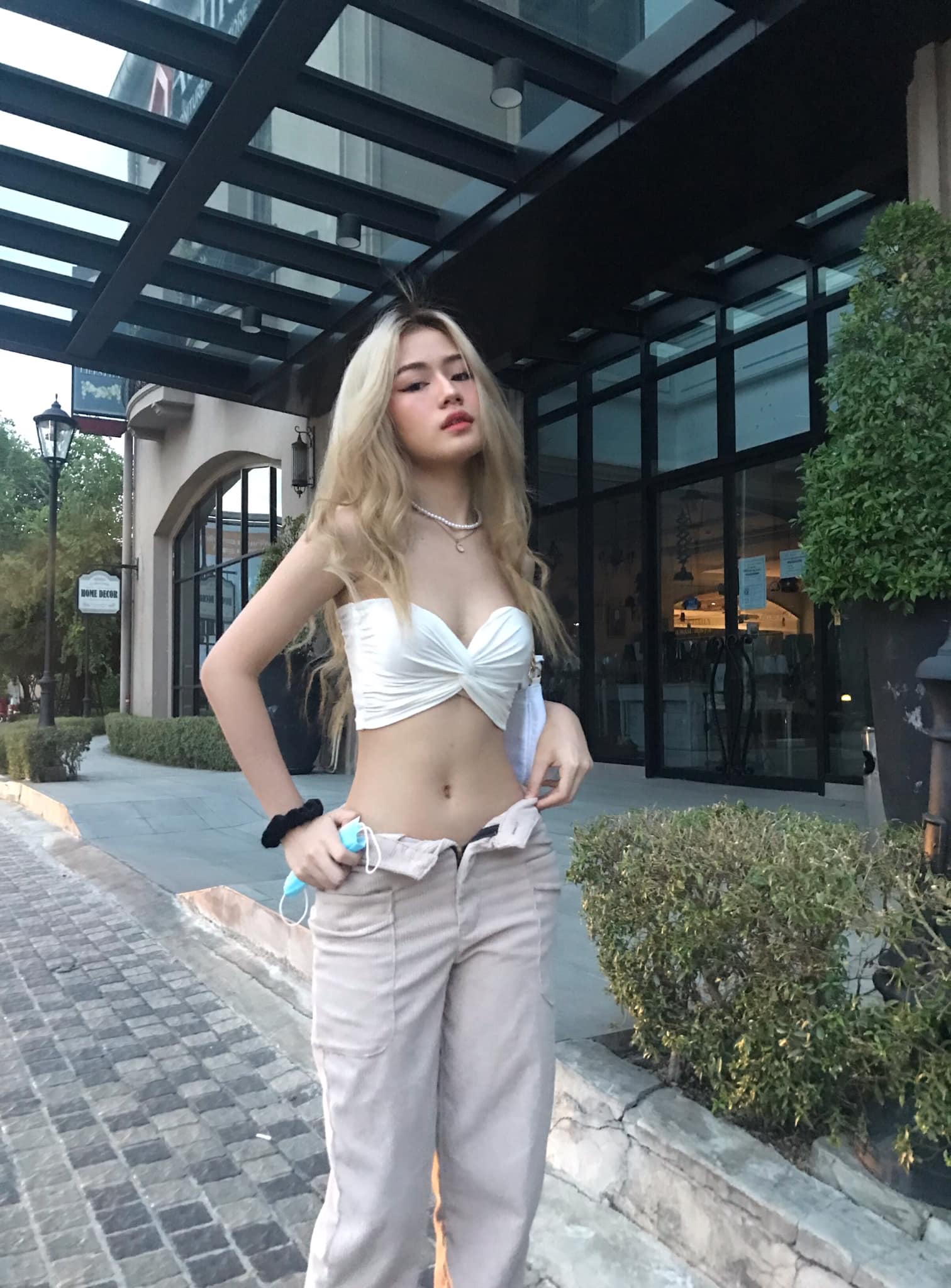 วีวี่ มนัสวี