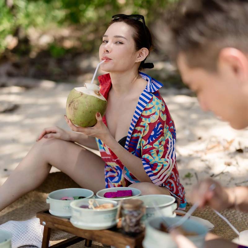 หญิง รฐา