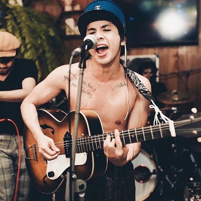 แอมมี่ บอตทอมบลูส์