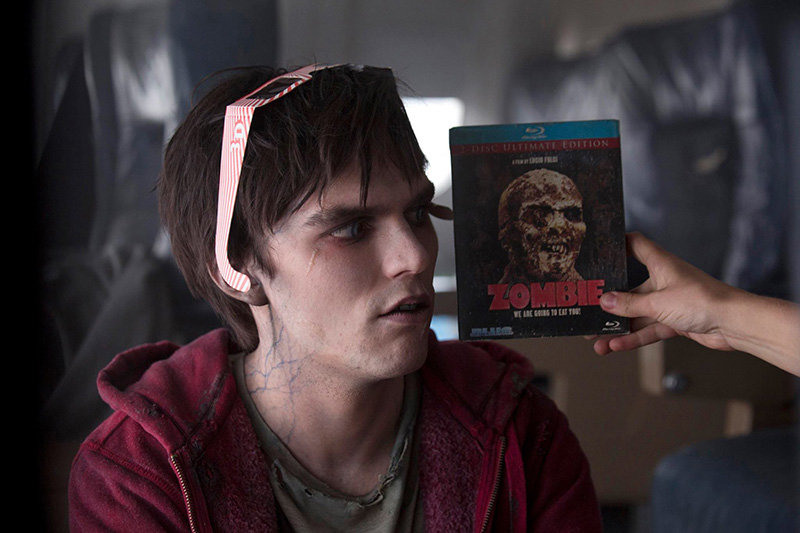 ฉากจาก Warm Bodies ที่นิโคลัส โฮลต์ เล่นบทซอมบี้