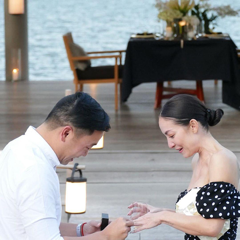 โอซา แวง จดทะเบียนสมรส