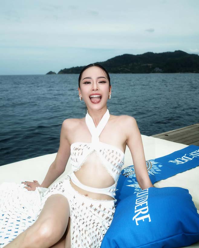 แพต ชญานิษฐ์ ดาราสาวคนดัง เสิร์ฟลุคแซ่บ ! ใส่ชุดเซ็กซี่ ล่องเรือชมวิวทะเลภูเก็ต