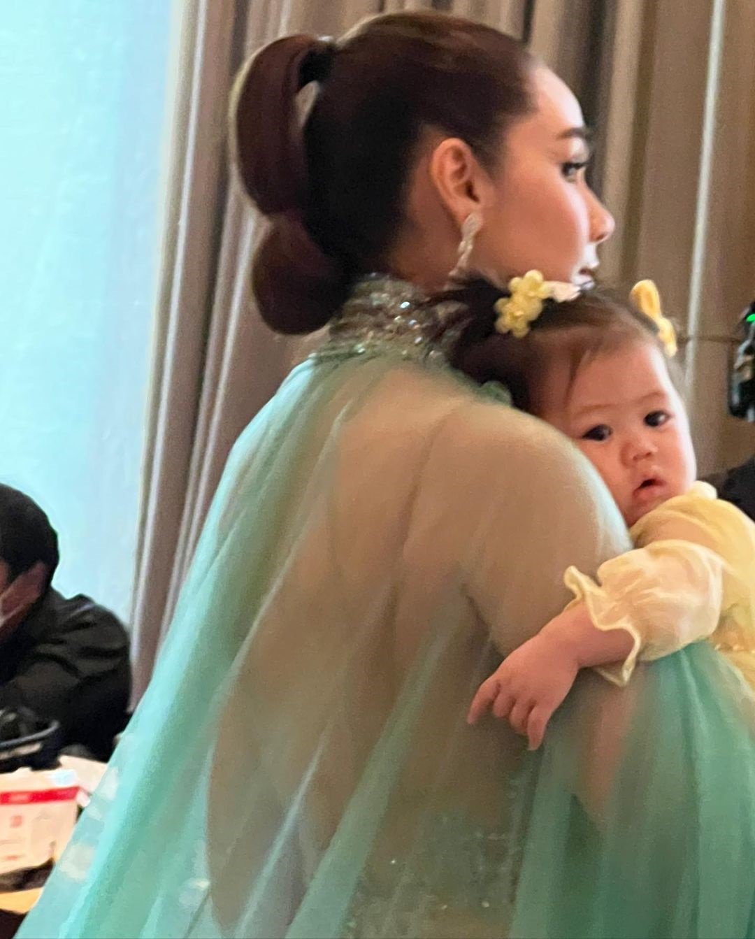 ชมพู่ อารยา