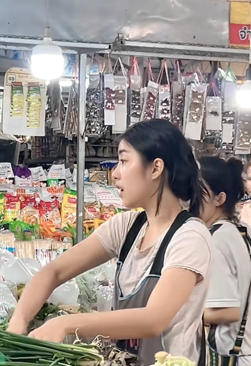 แม่ค้าสวย