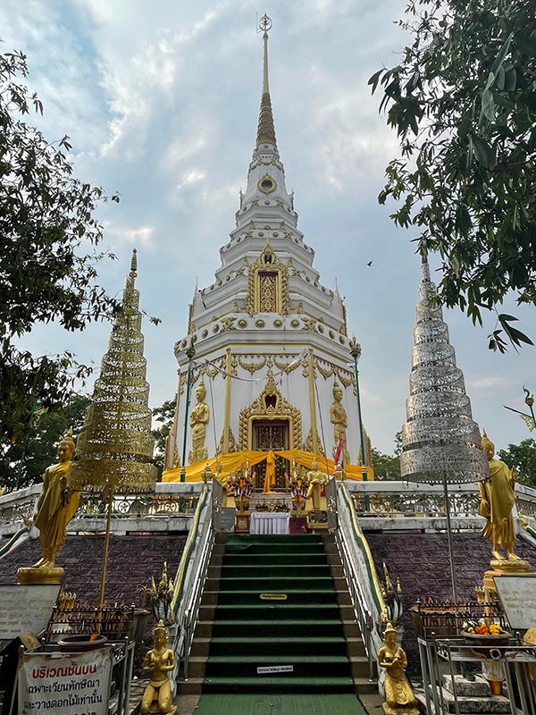 พระธาตุประจำวันเกิด